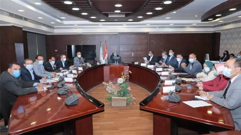 تفاصيل اجتماع وزير النقل مع قيادات الهيئة العامة للطرق والكباري 