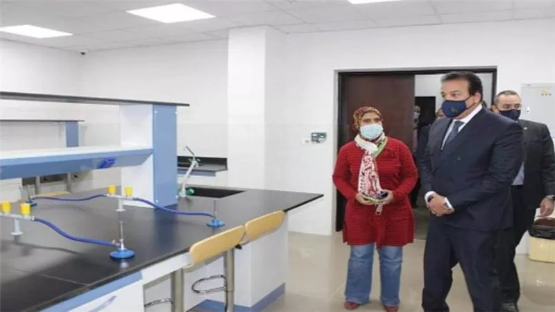 بالصور.. وزير التعليم العالي يتفقد منشآت بجامعة النهضة ببني سويف