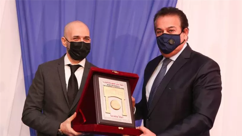 صور.. وزير التعليم العالي خالد عبد الغفار يفتتح دار عزل مستشفى سعاد كفافى الجامعى 