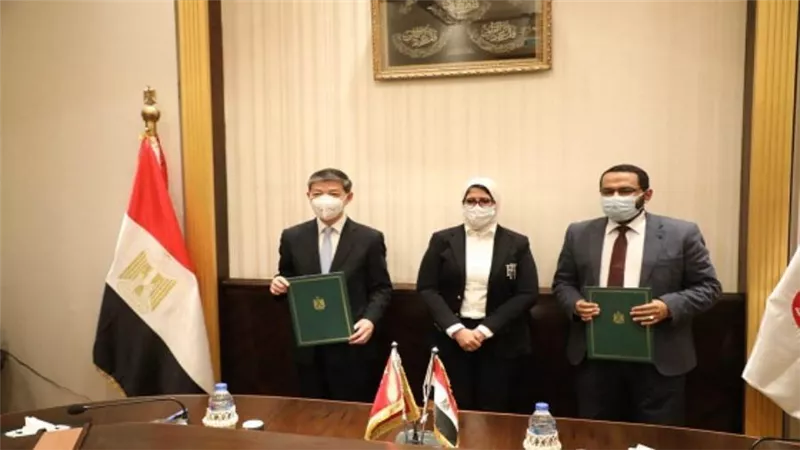 بالصور| وزيرة الصحة والسفير الصيني يوقعان مذكرة تفاهم لتوفير لقاحات كورونا