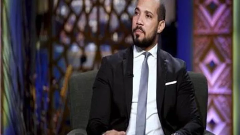 عبدالله رشدي مهاجما رانيا يوسف: أعظم إنجازاتها هو التباهي بمؤخرتها