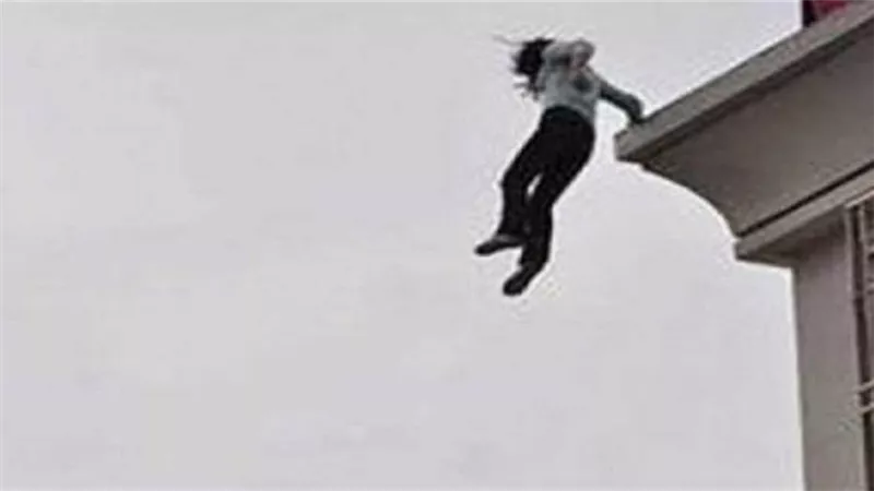 عاجل.. «حاول تشويه وجهي بالزيت المغلي».. سيدة ألقاها زوجها من «البلكونة» في الشرقية