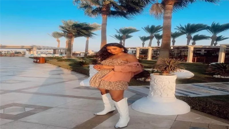 أسماء جلال تتحدى الشتاء بإطلالة رائعة (صورة)