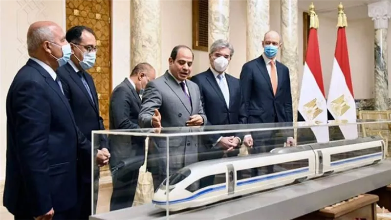 بالفيديو والصور | تفاصيل تنفيذ منظومة متكاملة لشبكة قطار كهربائي سريع بمصر 