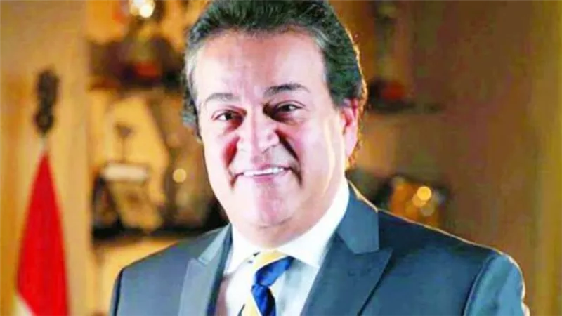 وسام الاحترام للدكتور خالد عبد الغفار.. وزير فوق العادة