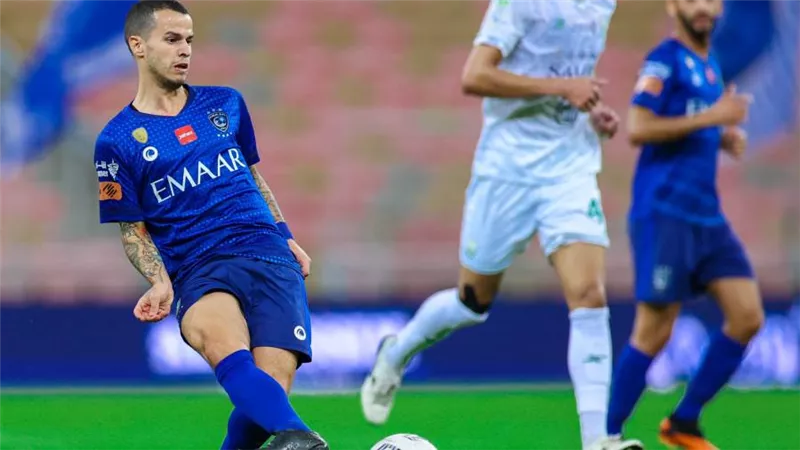 التعادل السلبي يحسم الشوط الأول من قمة الدوري السعودي بين «الهلال والأهلي»