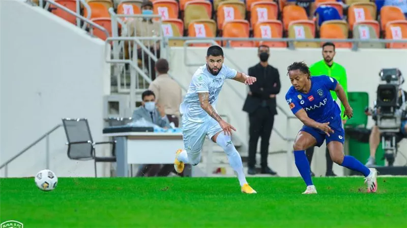 الهلال يتعادل سلبيا مع الأهلي في قمة الدوري السعودي