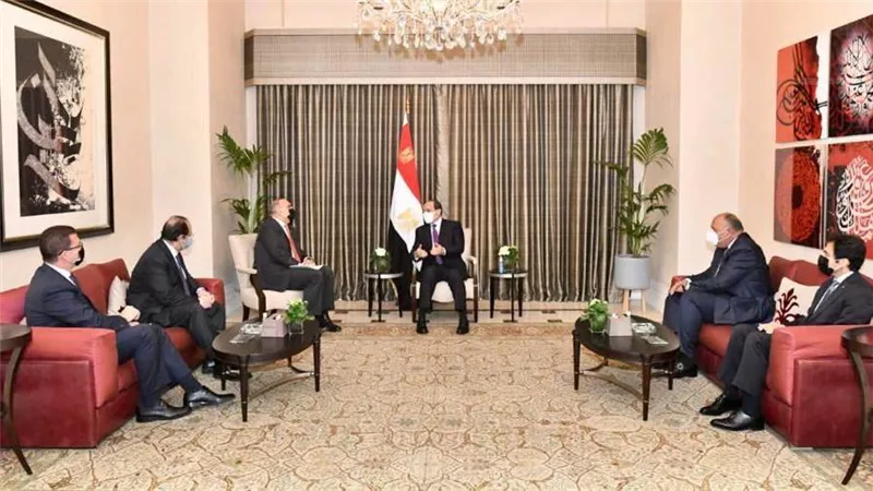 السيسي يلتقي رئيس وزراء الأردن ويؤكد تطلع مصر لتعميق العلاقات الثنائية   