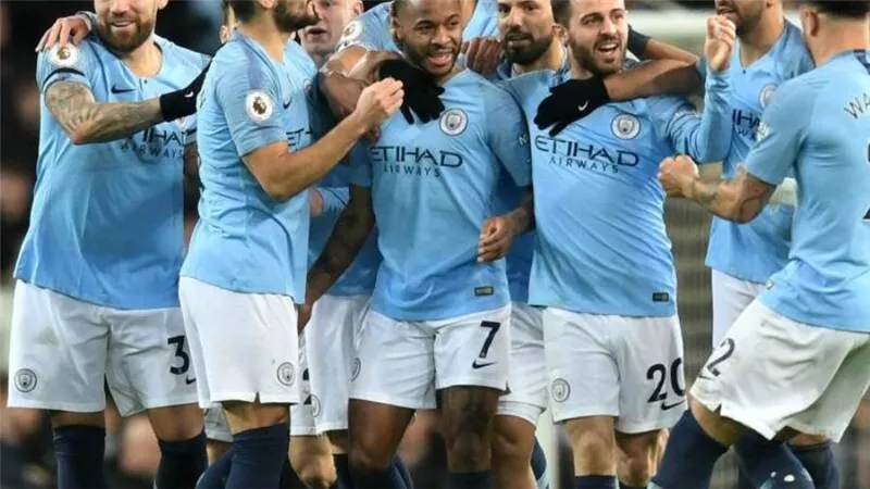 مانشستر سيتي يهزم أستون فيلا وينفرد بصدارة الدوري الإنجليزي 