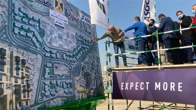 بالصور.. وزير الإسكان يتفقد مشروعى تطوير منطقتى 
