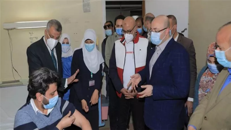 بالصور | تطعيم القوافل الطبية بلقاح كورونا بمستشفيات عزل بني سويف