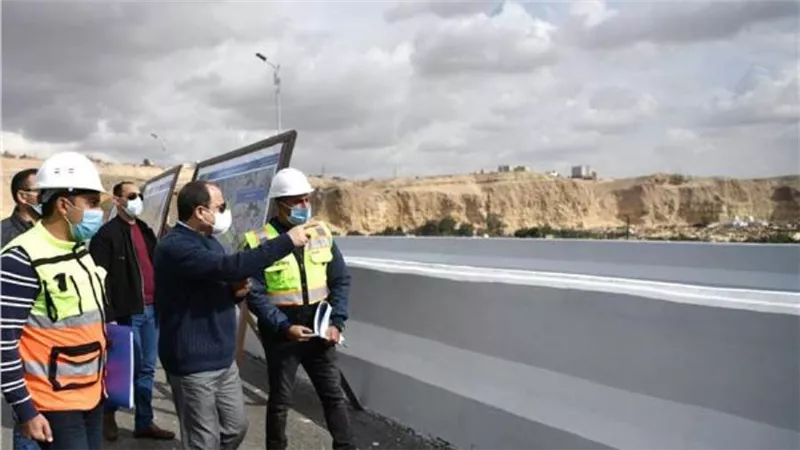 السيسي يتفقد عددًا من المشروعات بمصر القديمة والسيدة عائشة ومنطقة محور الحضارات