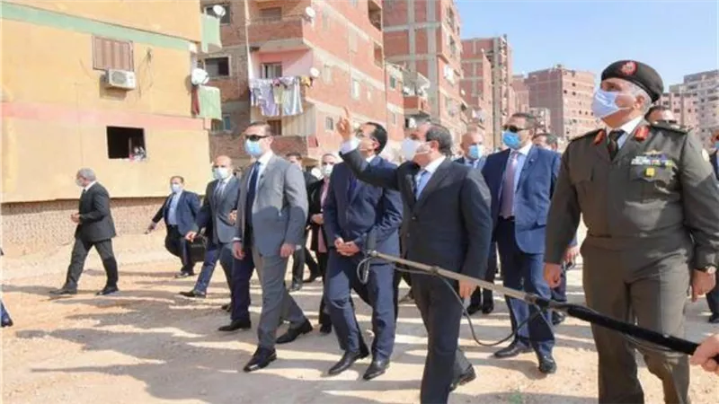 تفاصيل زيارة الرئيس السيسى داخل منطقة عزبة الهجانة.. 