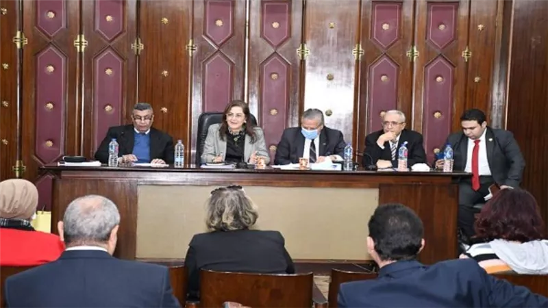 بالصور | وزيرة التخطيط تستعرض موقف الوزارة بشأن تنفيذ برنامج الحكومة