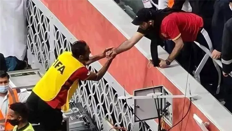 عاجل.. الأهلي يُغرم «الشحات وكهربا» بعد مصافحتهما لأبوتريكة