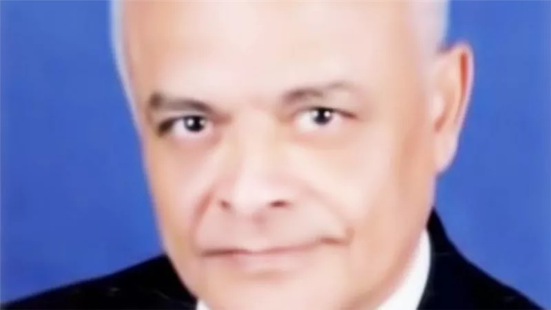 مستشار جامعة مصر للعلوم والتكنولوجيا عضواً بهيئة تحرير 
