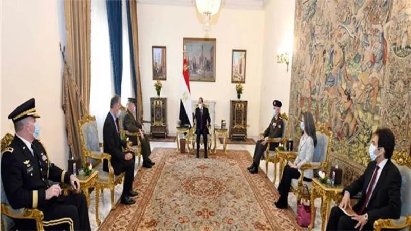 الرئيس السيسي يستقبل قائد القيادة المركزية الأمريكية 