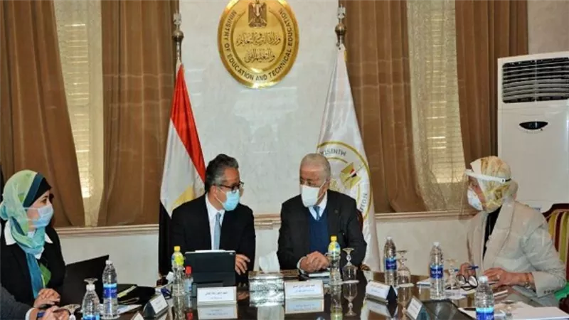 بالصور | وزير التعليم: نسعى لخلق شغف بين طلاب المدارس للتعرف على قطاع السياحة والآثار 