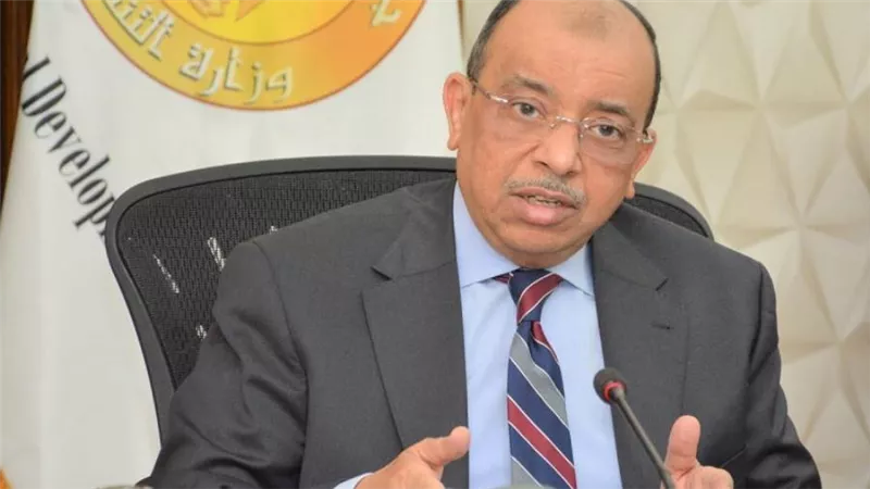 وزير التنمية المحلية يتابع جهود المحافظات في التعامل مع موجة الطقس السيئ 