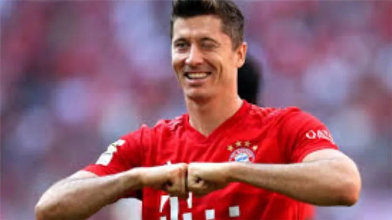 ليفاندوفسكي يتوج بجائزة لاعب الأسبوع في دوري الأبطال 