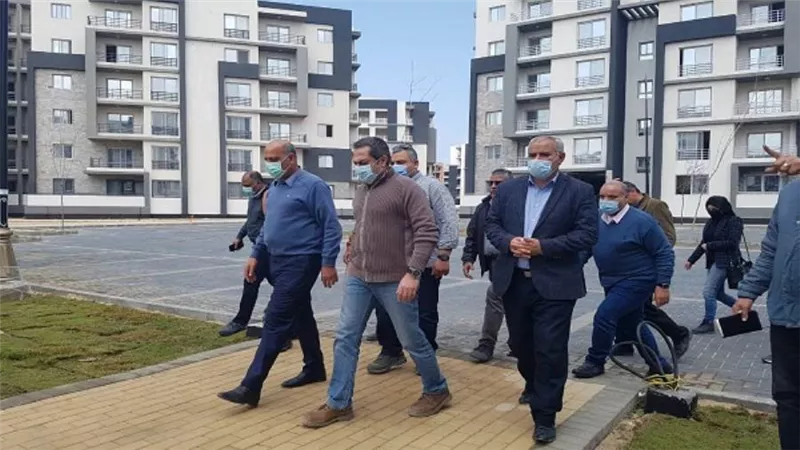 بالصور | مسئولو الإسكان يتفقدون المشروعات السكنية والخدمية بـ 