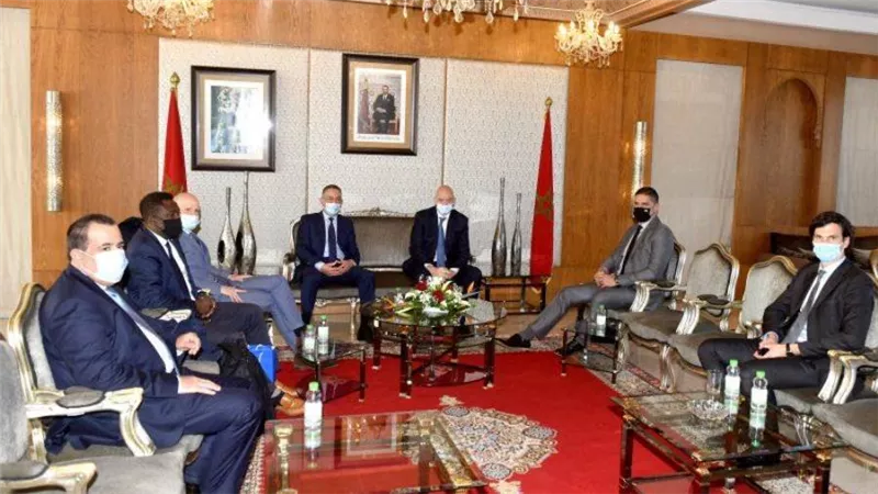 رئيس الفيفا يصل المغرب.. وانتخابات الكاف على صفيح ساخن 