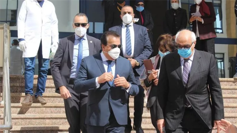بالصور.. وزير التعليم العالى يتفقد لجان الامتحانات بجامعة المستقبل