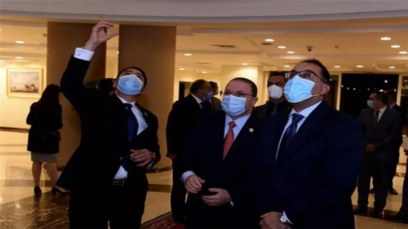 بالصور | لمتابعة جهود التحول الرقمي.. رئيس الوزراء يزور مقر النائب العام