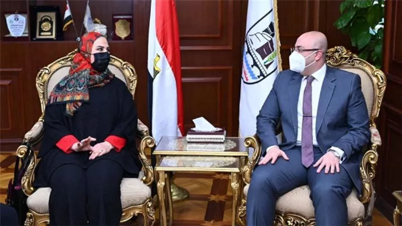 بالصور | وزيرة التضامن تلتقي محافظ بني سويف 