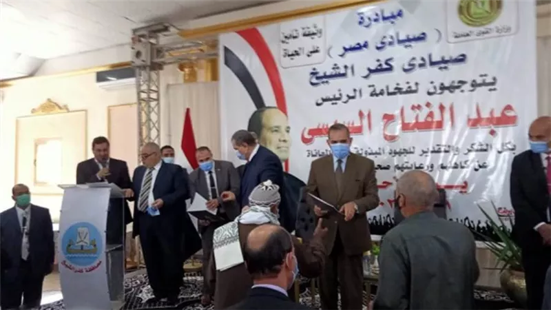 تسليم 35 ألف وثيقة تأمين تكافلى للعمالة غير المنتظمة وصغار الصيادين بـ5 محافظات