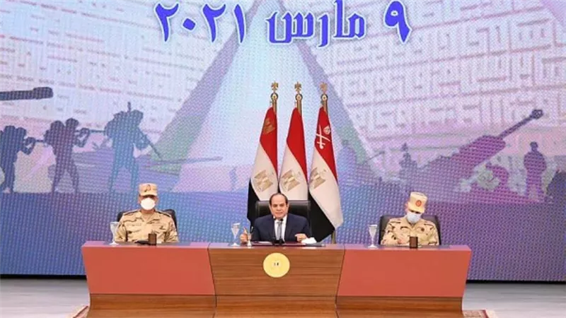عاجل | بالصور | السيسي يلتقي قادة وضباط وضباط صف وجنود القوات المسلحة 