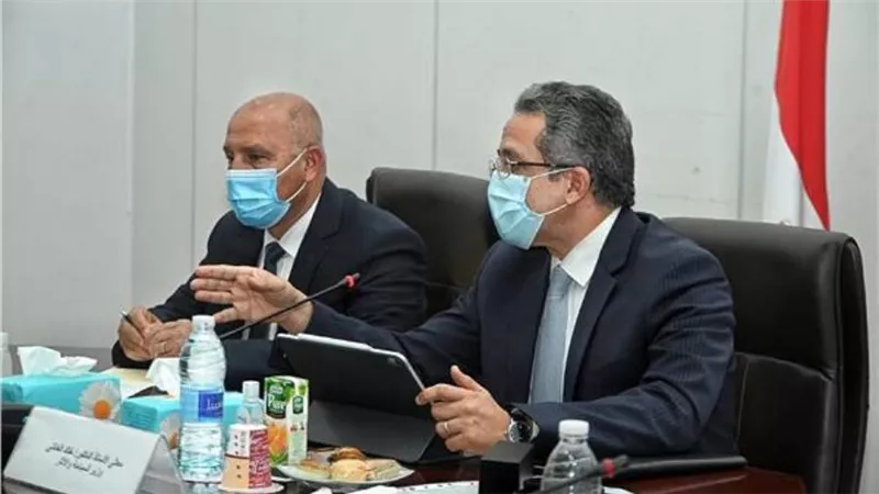 تفاصيل اجتماع «العناني والوزير» لبحث سبل تدعيم قطاع السياحة 