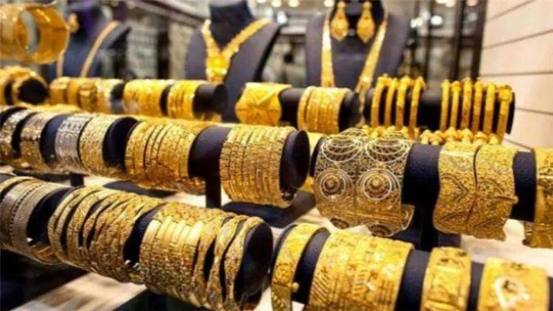 الذهب يتراجع جنيهين.. عيار 21 يسجل 764 جنيها
