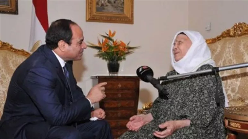 الرئيس السيسى ينعى الحاجة زينب: ضربت مثالاً عظيماً في الوطنية والانتماء 