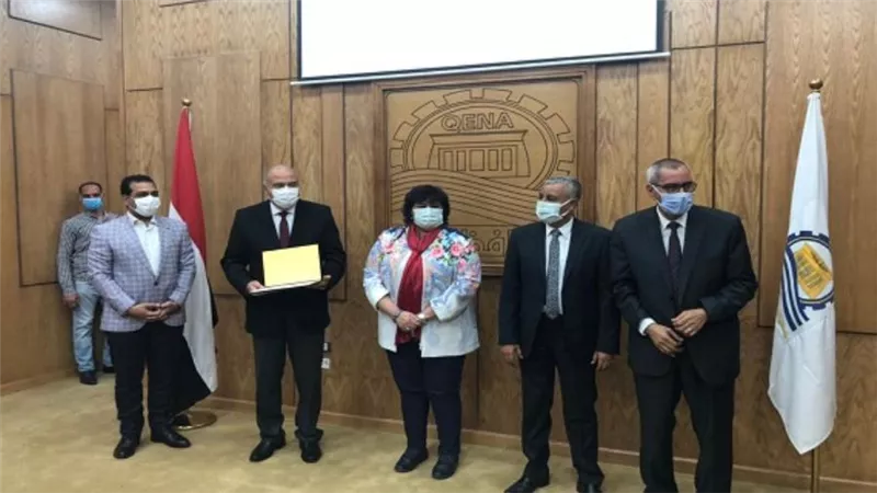 بالصور | وزيرة الثقافة: المرأة ركيزة أساسية فى أعداد أجيال جديدة تحقق أزدهار الوطن