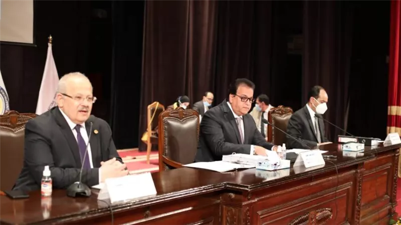 وزير التعليم العالى يرأس اجتماع المجلس الأعلى للجامعات ويؤكد: الالتزام بتطبيق نظام التعليم الهجين واتخاذ كافة الإجراءات الاحترازية