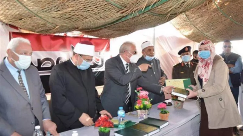 بالصور | احتفالا بالعيد القومي.. وزير الأوقاف ومحافظ جنوب سيناء يكرمان حفظة القرآن 