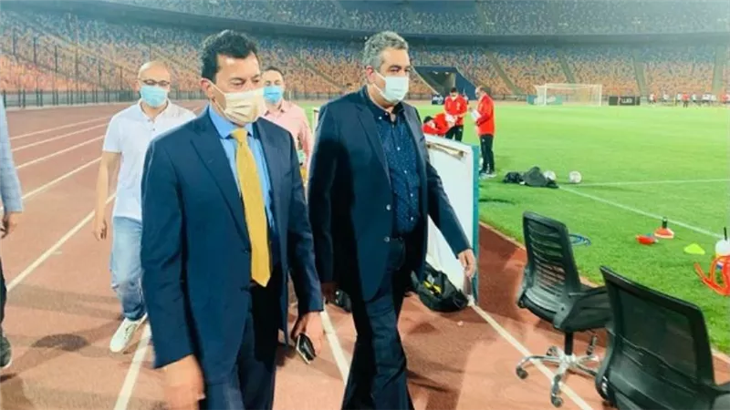 بالصور | استعدادا لمباراتي كينيا وجزر القمر.. وزير الرياضة يشهد مران المنتخب 