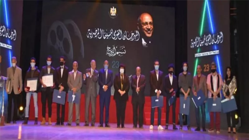 وزيرة الثقافة: 