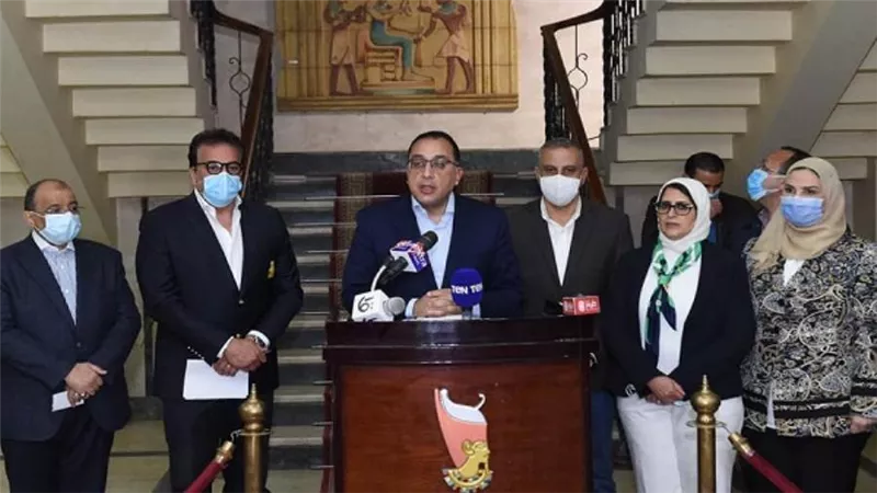 بالصور | مدبولي: 100 ألف جنيه لأسرة المتوفى ومن 20 لـ 40 ألف للمصاب بحادث قطاري سوهاج