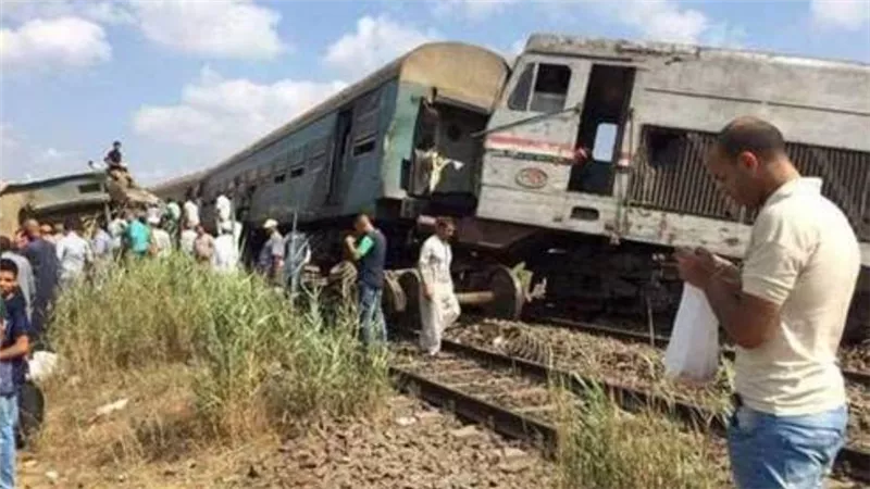 كامل الوزير يكشف تفاصيل خطيرة في حادث تصادم قطاري سوهاج (فيديو)
