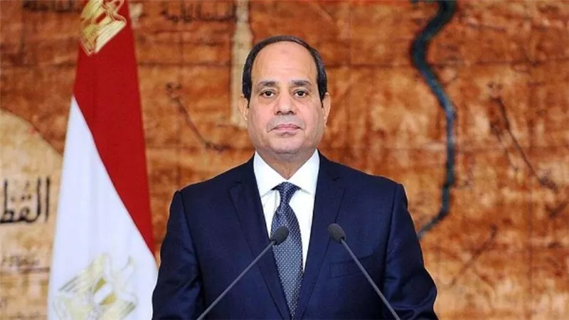 بالفيديو | السيسي يتقدم الجنازة العسكرية لـ 