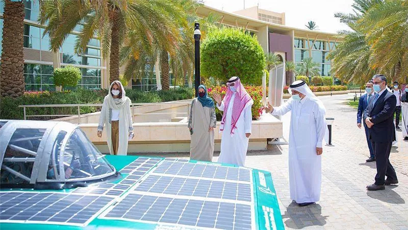 جامعة الفيصل تكشف عن أول سيارة من إنتاجها تعمل بالطاقة الشمسية 