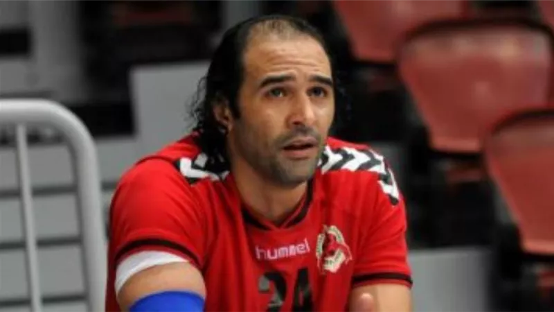  الاثنين المقبل.. الأسطورة حسين زكى يستعد للمباراة الفاصلة بديربي اليد