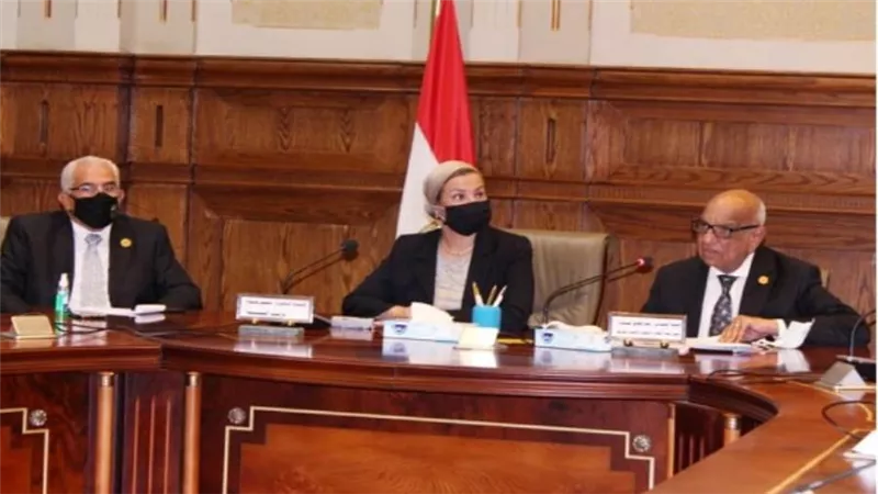 بالصور | وزيرة البيئة أمام الشيوخ: طرح 