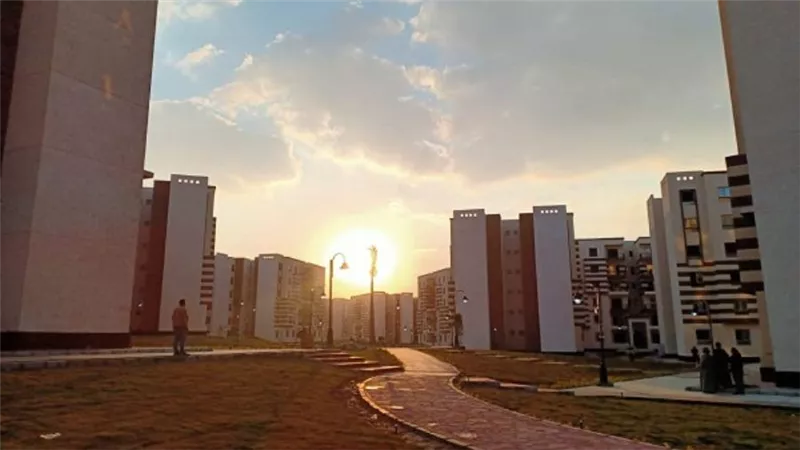 بالصور | مسئولو الإسكان يتفقدون اللمسات الأخيرة لمشروع 104 عمارات بحدائق أكتوبر