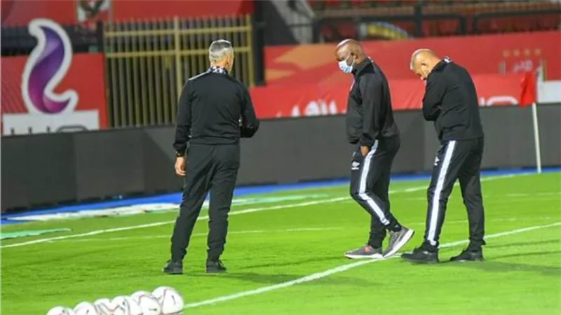  قبل مواجهة سموحة .. موسيماني يتفقد أرضية الملعب