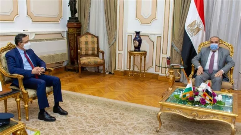 بالصور | وزير الإنتاج الحربي وسفير الهند يبحثان التعاون في مجالات التصنيع المختلفة