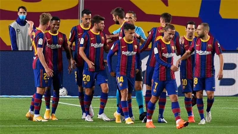 برشلونة يُنهي الشوط الأول متقدما على فياريال (2_1)