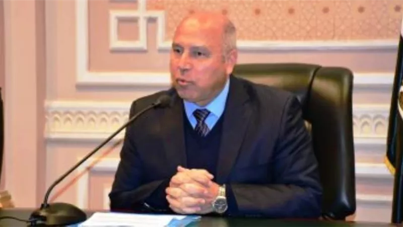 «الوزير» للعاملين بالنقل : سنبذل كل جهدنا لإنهاء مشروعاتنا في وقتها  